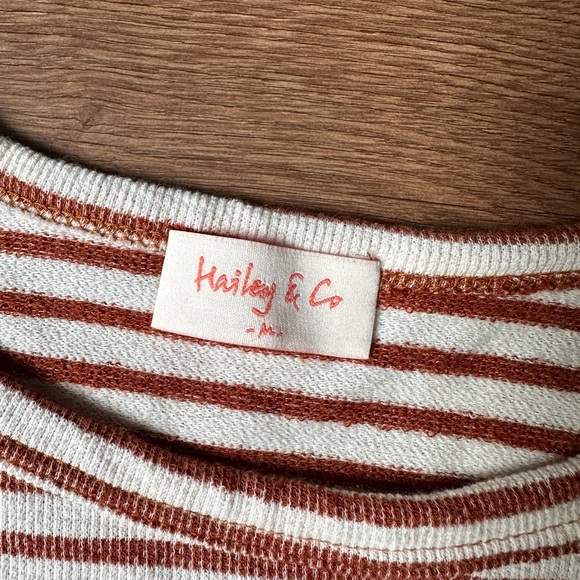❌SOLD❌Hailey & Co. Striped Brown and White Sweatshirt with Puffy Sleeves Size M - Picture 3 of 7